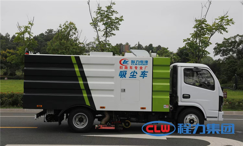 多功能全吸式掃路車是采用技術研制的新產品又名吸塵車，本產品可有效減少粉塵污染，提高空氣質量，降低空氣中可吸入顆粒物的含量