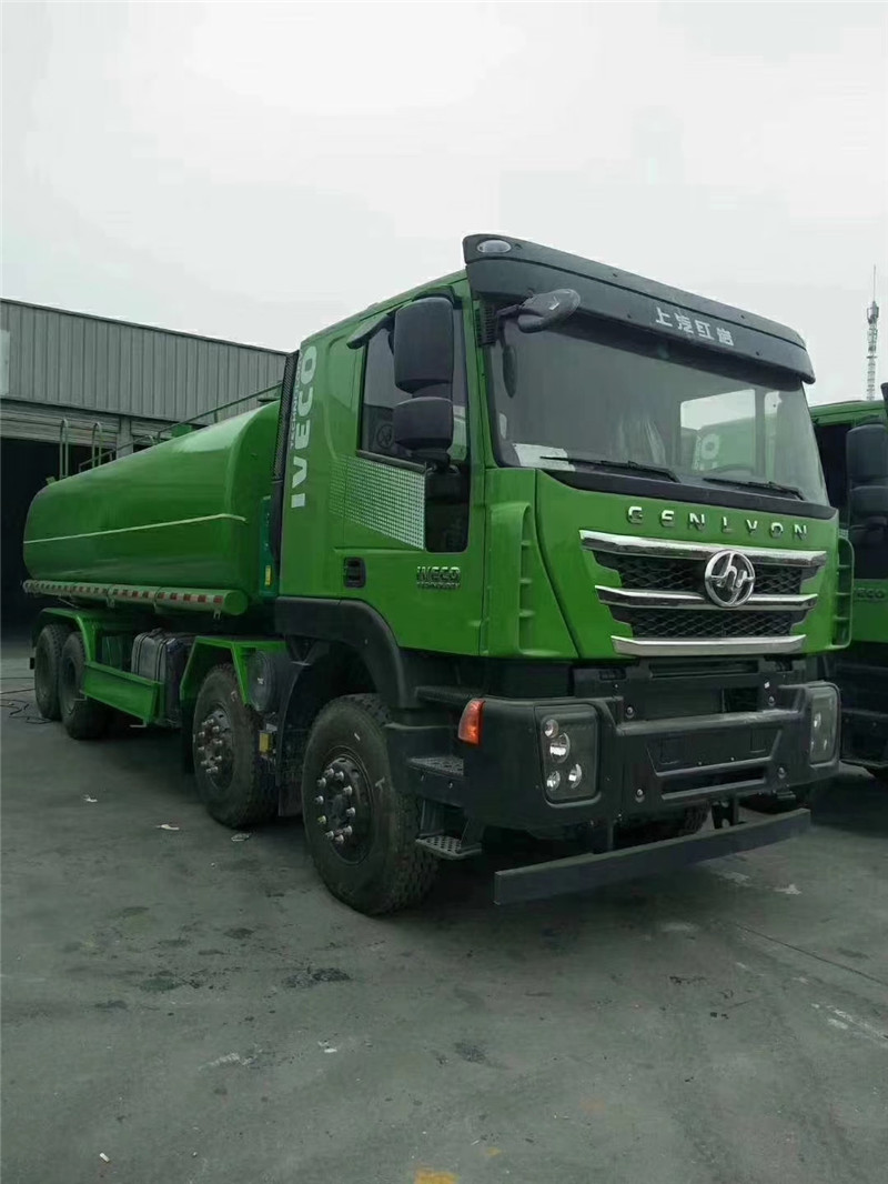 陜汽德龍前四后八國六清洗吸污車罐體一體式結(jié)構(gòu)動(dòng)力十足