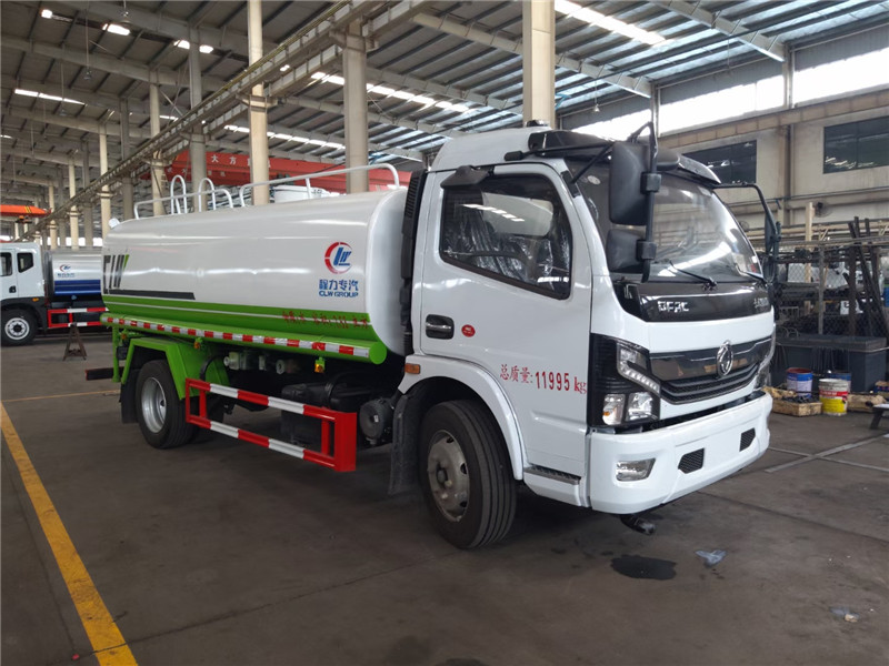 東風御虎霧炮車霧炮采用20KW柴油發(fā)電機，噴灑效果極好